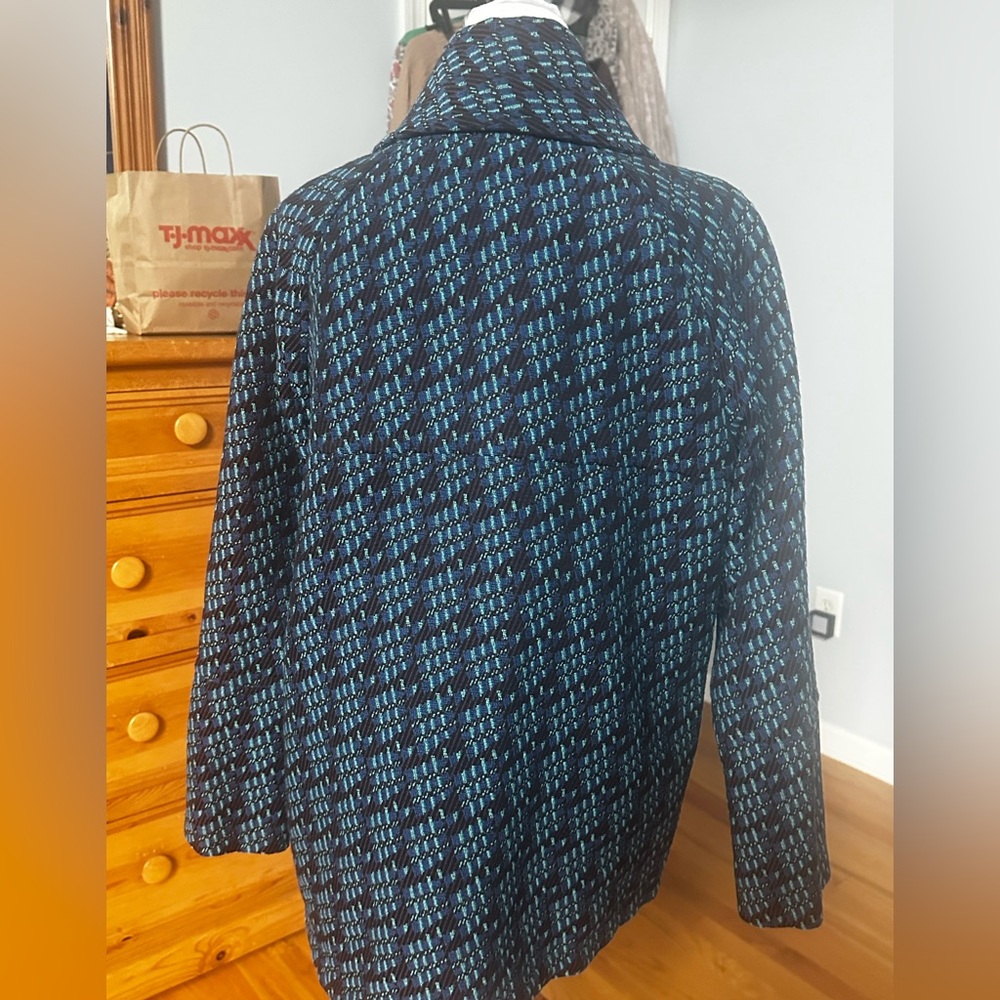 New condition wool knit jacket. - Picture 4 of 6
